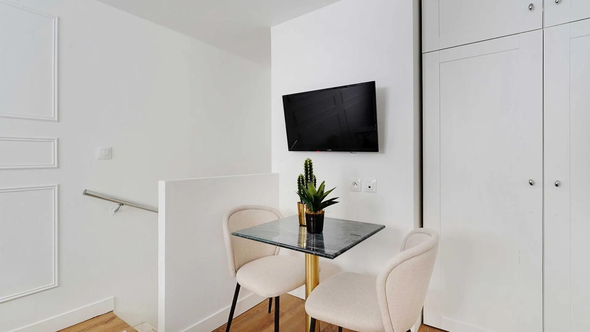 Apartment Modern Studio - 2P - Canal Saint Martin Paris France